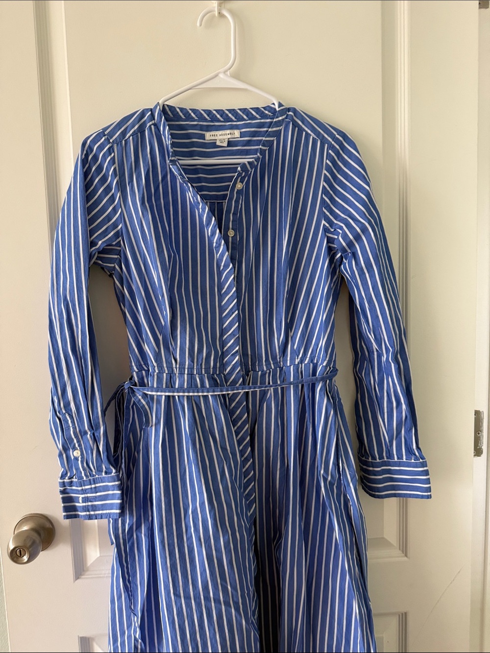 Free Assembly Pleated Belted Midi Shirtdress Long Sleeves Blue White Striped SzM - Picture 5 of 12